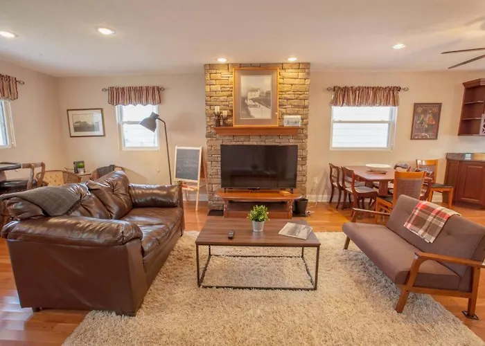 Holiday home Stunning Living Open Floor Plan Pittsburgh