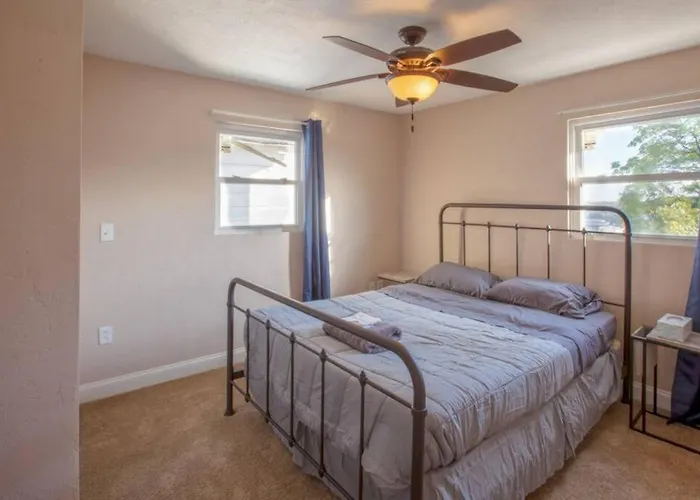 Stunning Living Open Floor Plan Holiday home Pittsburgh